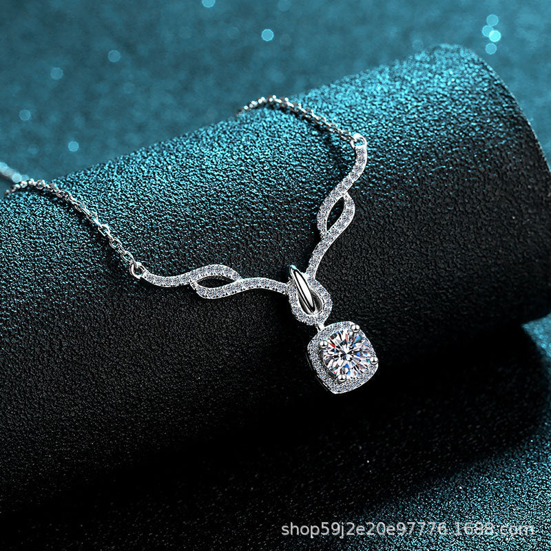 Klassische quadratische Halo-Halskette mit 0,8 Karat Moissanit-Pavé-Anhänger aus S925