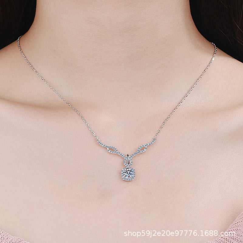 Klassische quadratische Halo-Halskette mit 0,8 Karat Moissanit-Pavé-Anhänger aus S925