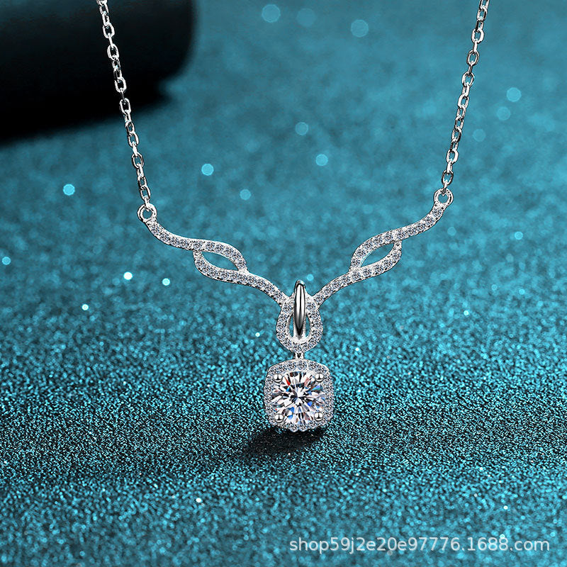 Klassische quadratische Halo-Halskette mit 0,8 Karat Moissanit-Pavé-Anhänger aus S925