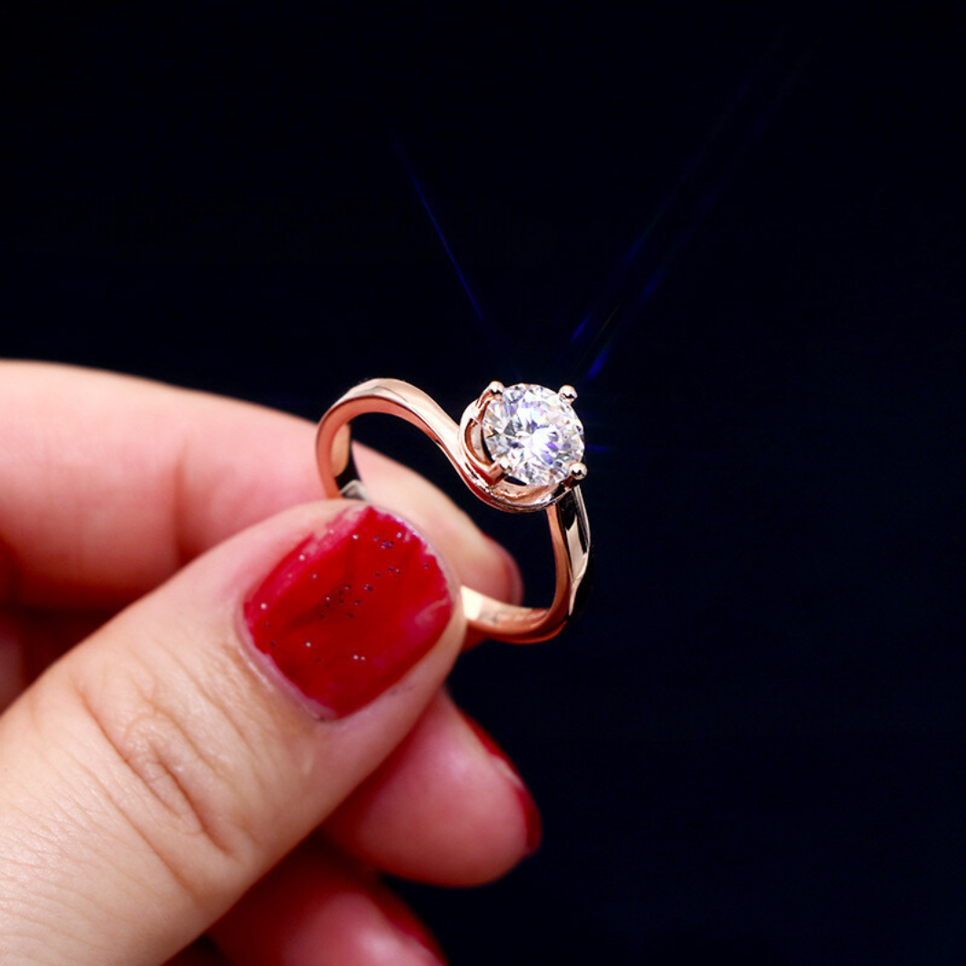 Roségold-Verlobungsring mit gedrehtem Bypass-Rundschliff, 4 Zinken und 1 Karat Moissanit-Diamant, S925-Solitär