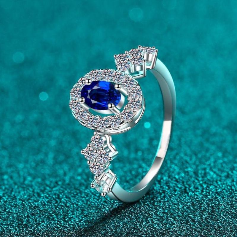 Prinzessin Diana Verlobungsring mit ovalem Saphir-Halo-Schliff und 0,5 Karat Moissanit S925