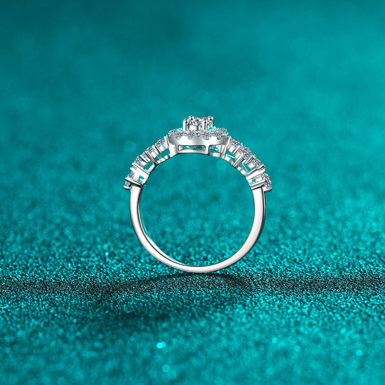 Prinzessin Diana Verlobungsring mit ovalem Saphir-Halo-Schliff und 0,5 Karat Moissanit S925