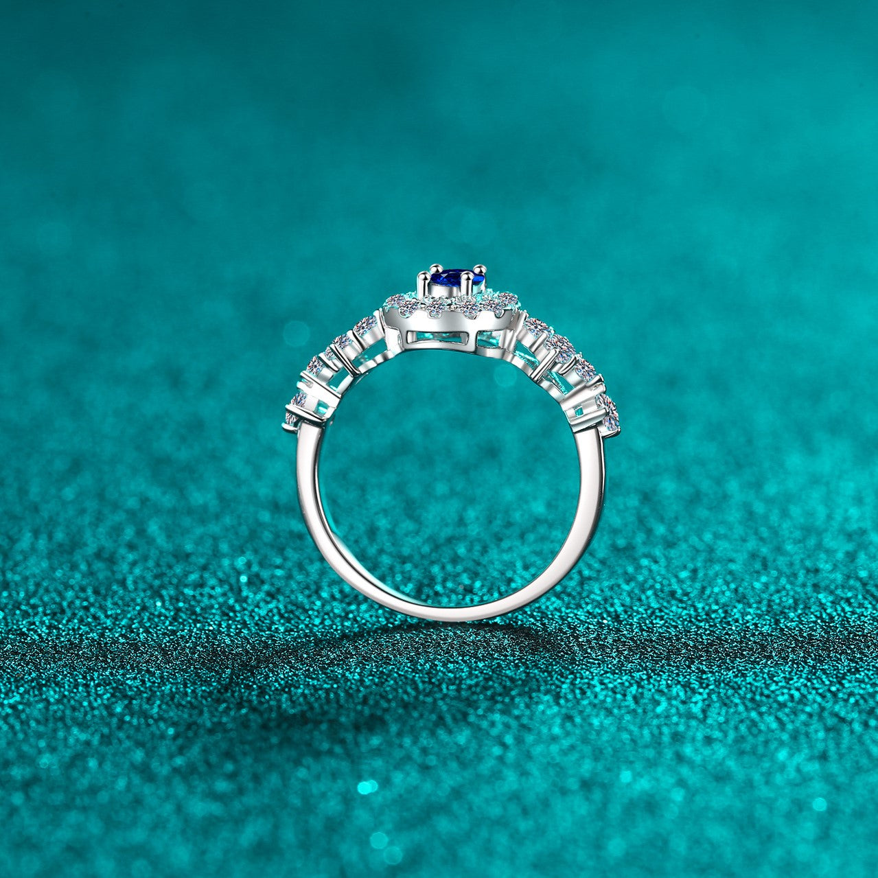 Prinzessin Diana Verlobungsring mit ovalem Saphir-Halo-Schliff und 0,5 Karat Moissanit S925