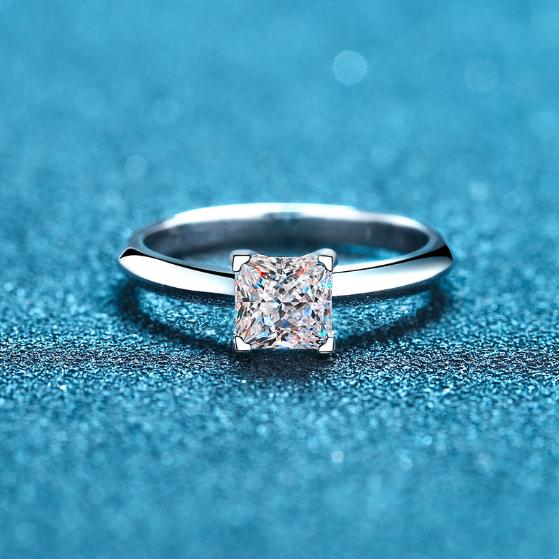 Solitär-Verlobungsring mit 1/2 Karat Moissanit-Diamant im Princess-Schliff S925