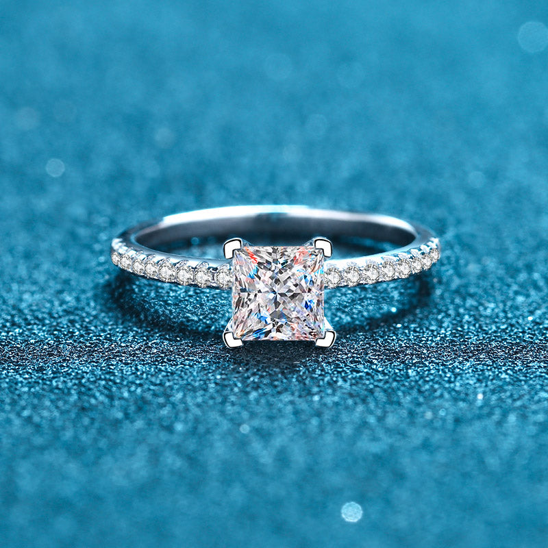 Solitär-Verlobungsring mit 1/2 Karat Moissanit-Diamant im Princess-Schliff, Pavé-Fassung, S925