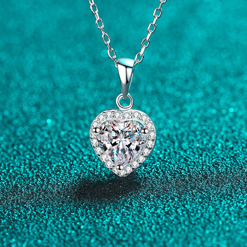 Herzförmiger Halo 1 Karat Moissanit 3-teiliges S925-Schmuckset (Ohrhänger und Halskette)