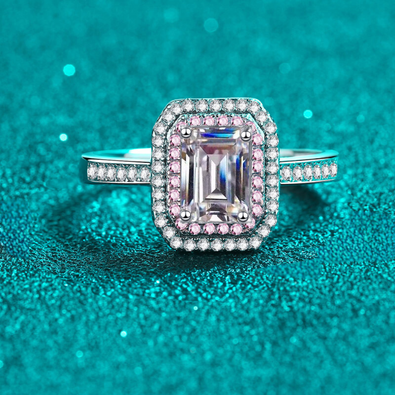 S925-Verlobungsring mit doppeltem Halo und 1 Karat Moissanit-Diamant im Smaragd-/Strahlenschliff in Pavé-Rosa