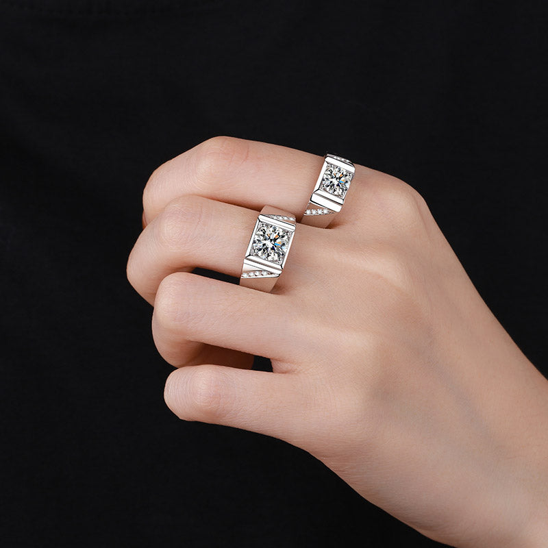 Noble Square Round Cut 1 / 2 Carat Moissanite Diamond S925 Man Ring