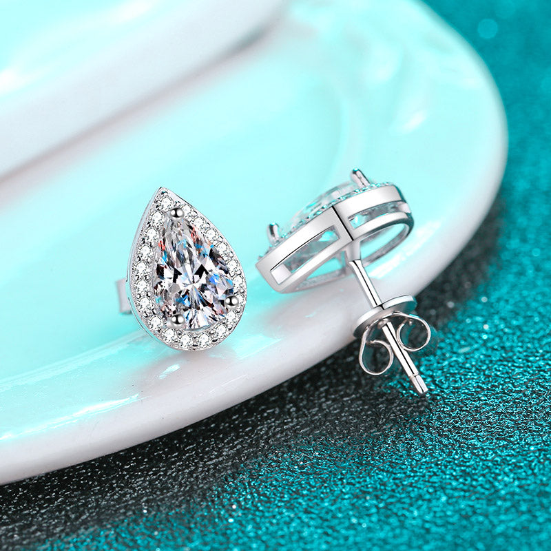 Aretes S925 chapados en platino con diamantes de moissanita de 1 quilate con halo de talla pera