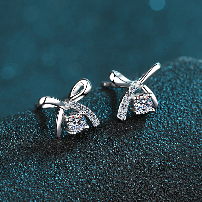 Ribbon Round Cut 0.1 Carat Moissanite Diamond Platinum-Plated S925 Stud Earrings
