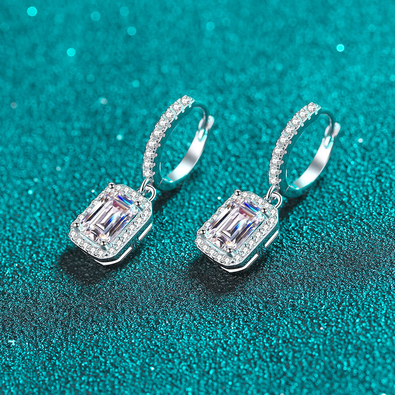 Pendientes colgantes con cierre tipo palanca y pavé S925 chapados en platino con diamantes de moissanita de 1/2 quilate con halo de talla esmeralda/radiante