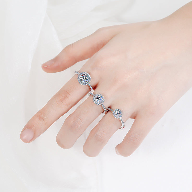 Verlobungsring mit Halo-Moissanit-Diamant im Rundschliff, Pavé-Fassung, 0,3/0,5/1/2 Karat, S925