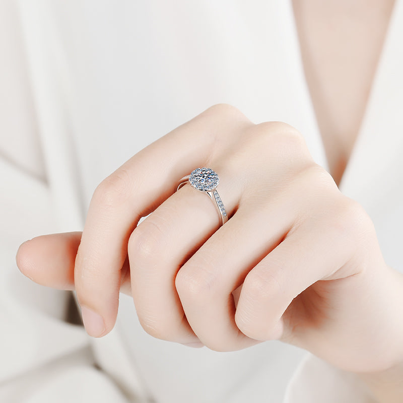 Verlobungsring mit Halo-Moissanit-Diamant im Rundschliff, Pavé-Fassung, 0,3/0,5/1/2 Karat, S925