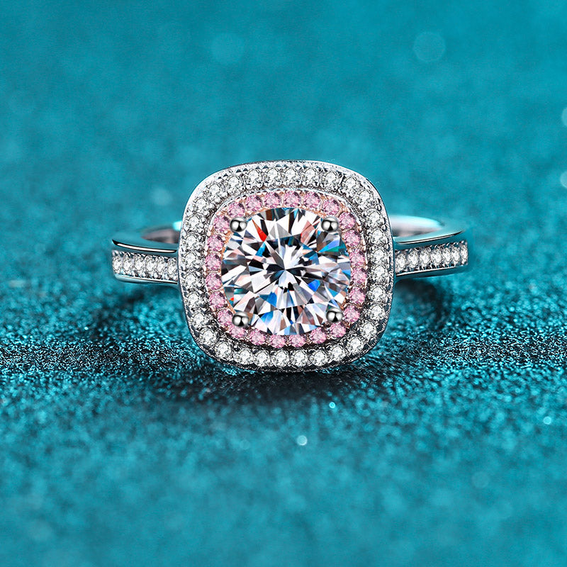 Anillo de compromiso S925 de diamante moissanita de 1 quilate con halo pavé de talla redonda y doble cuadrado