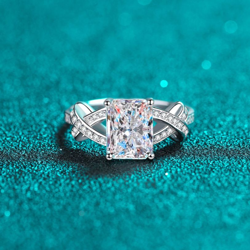 Emerald/Radiant Cut 3 Carat Moissanite S925 Engagement Ring on Spilt Band