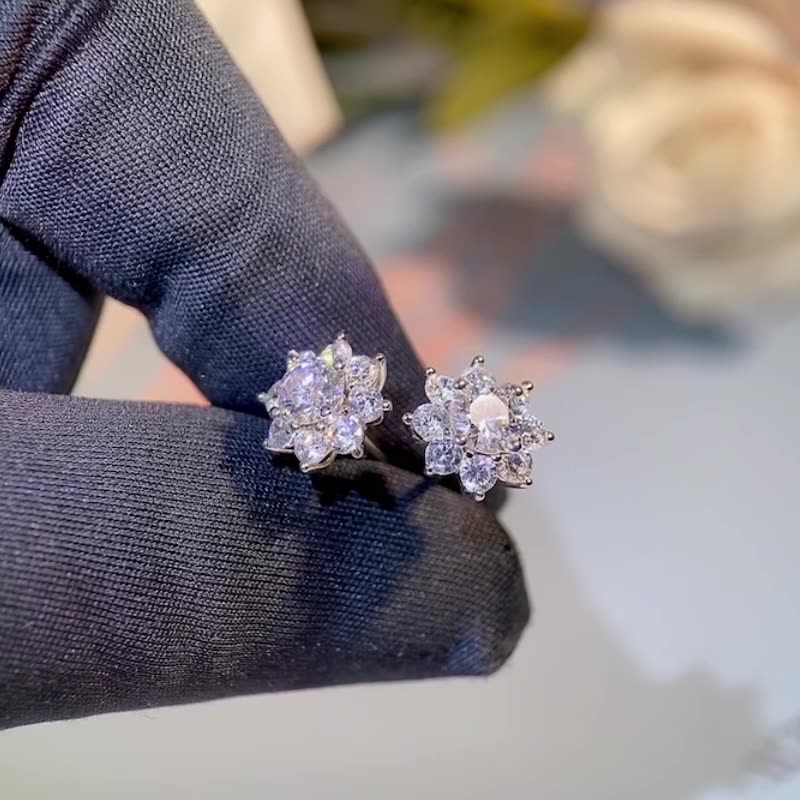Blumen-Ohrstecker im Rundschliff, 0,3/0,5/1 Karat, Moissanit-Diamant S925
