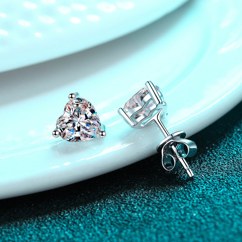Aretes con solitario en forma de corazón y diamante moissanita de 1/2 quilate S925