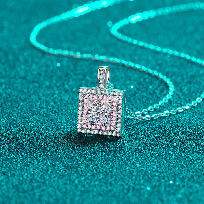 S925-Halskette mit rosa Doppel-Halo-Moissanit-Anhänger im Princess-Schliff, 1 Karat