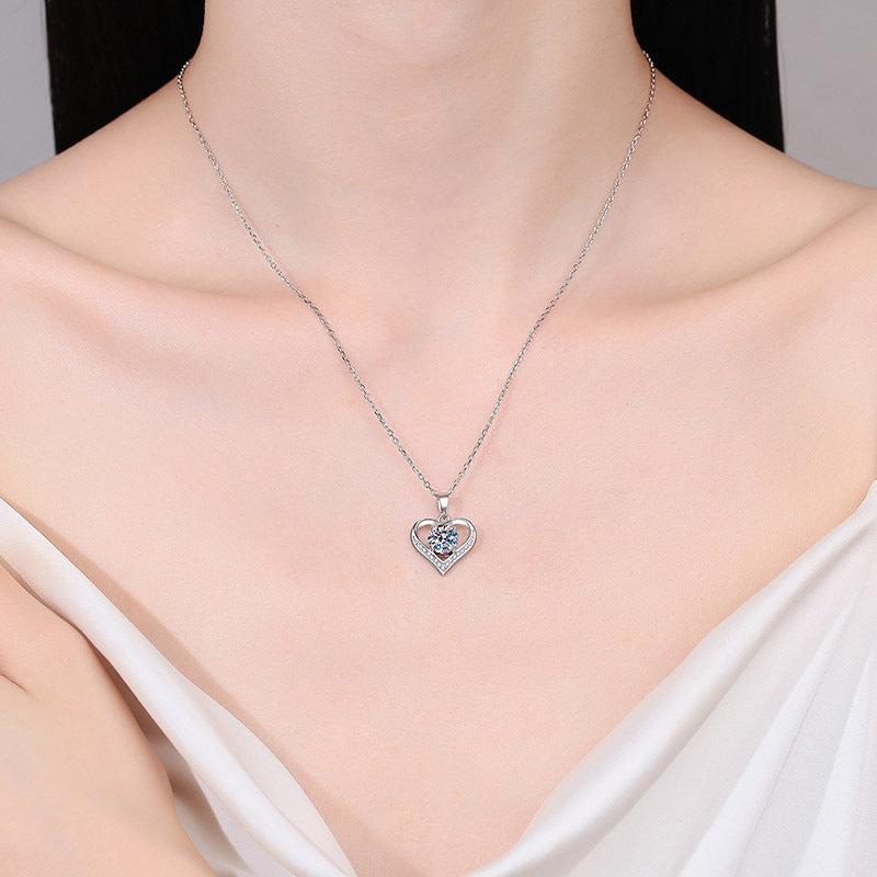Pavé-Herz-Anhänger-Halskette aus 1 Karat Moissanit S925 mit Rundschliff