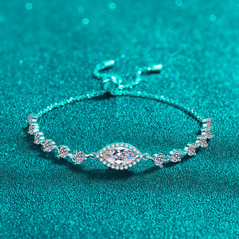 Pulsera S925 chapada en platino de moissanita de 1 quilate con halo de talla marquesa azul/blanco