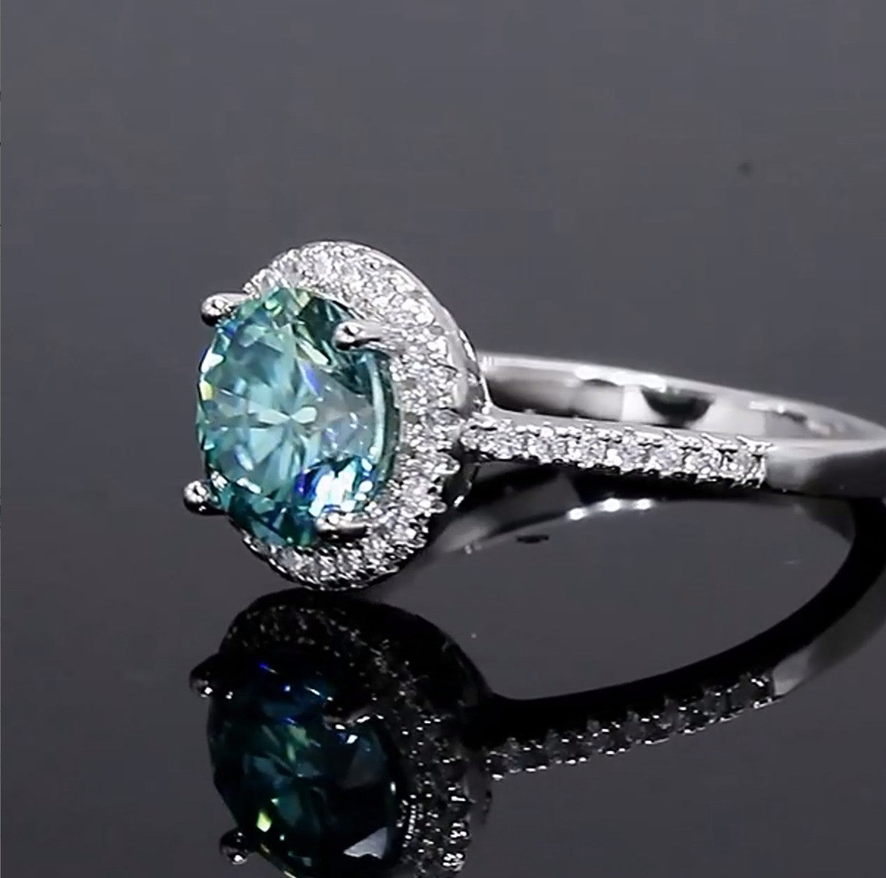 Green Round Halo 0.5/1/2ct Moissanite S925 Ring