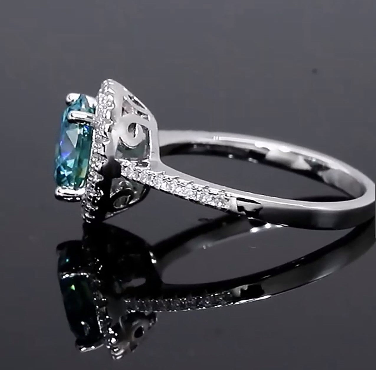 Green Round Halo 0.5/1/2ct Moissanite S925 Ring
