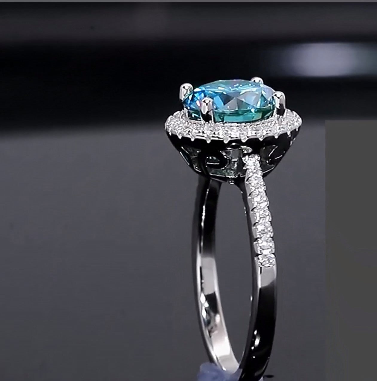 Green Round Halo 0.5/1/2ct Moissanite S925 Ring