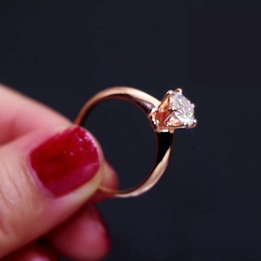 Roségold-Verlobungsring mit 6 Zinken und 1 Karat Moissanit-Diamant im Rundschliff, S925
