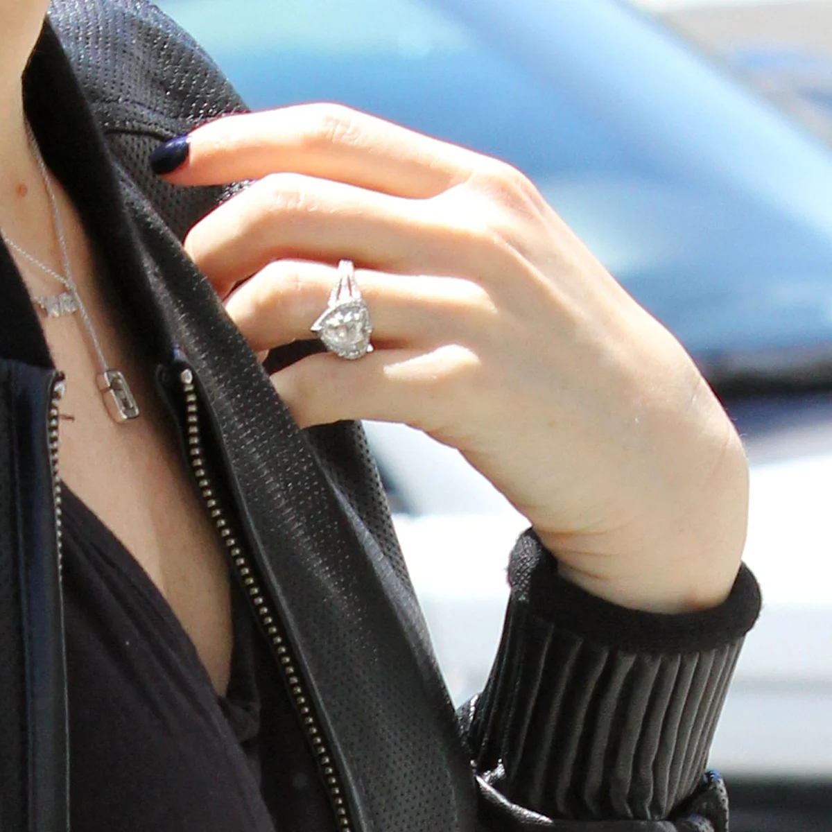Gwen Stefani Heart shaped Halo ring, heart shape engagement ring, promise ring, wedding, gift for her, girl, girlfriend, for women, mother, mom, mum, for wife, heart-shaped 2ct S925 Moissanite Diamond ring, Valentine’s Day, Mother’s Day, Birthday, anniversary