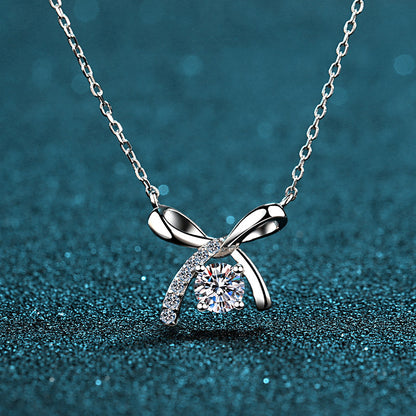 Ribbon Round Cut 0.5 Carat Moissanite Diamond S925 Pavé Pendant Necklace