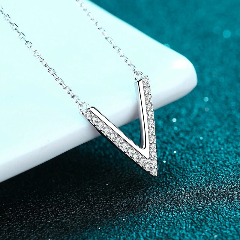 V-Shaped 0.2 Carat Moissanite S925 Pendant Necklace