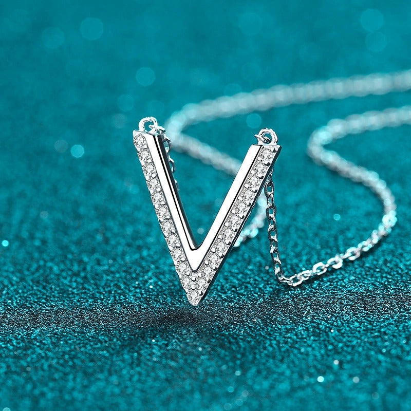 V-Shaped 0.2 Carat Moissanite S925 Pendant Necklace