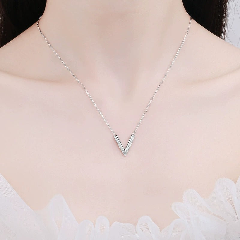 V-Shaped 0.2 Carat Moissanite S925 Pendant Necklace