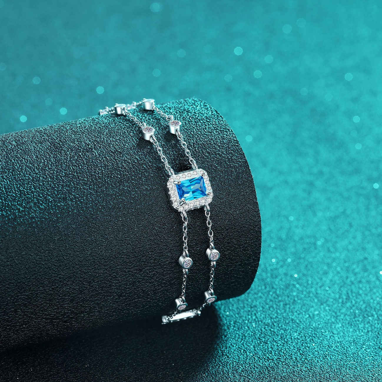 Pulsera S925 de diamantes moissanita de 1 quilate con halo de talla esmeralda azul/blanco 