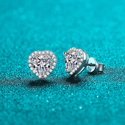 Aretes S925 chapados en platino con diamantes de moissanita de 0,5/1/2 quilates con halo en forma de corazón 