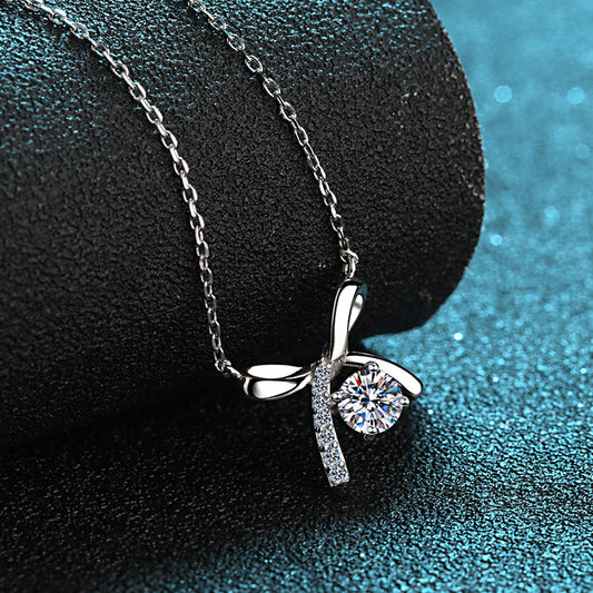 Ribbon Round Cut 0.5 Carat Moissanite Diamond S925 Pavé Pendant Necklace