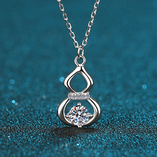 Collar con colgante S925 chapado en platino con diamantes de moissanita de 0,5 quilates de talla redonda de calabaza 