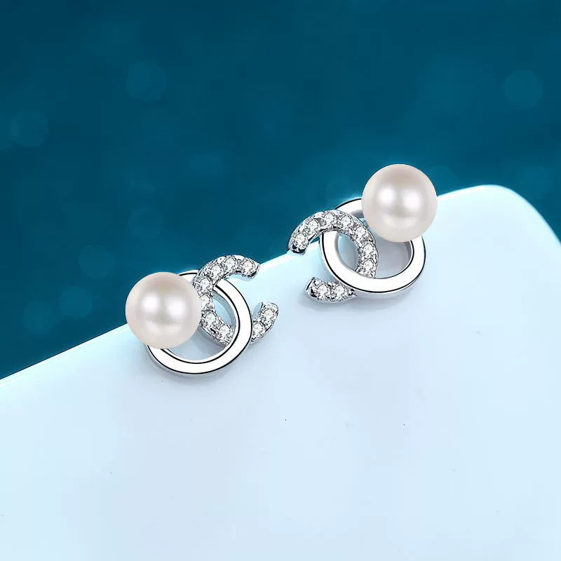 Phoebe Interlocking Circle Pearl & Moissanite Stud Earrings — Moisza