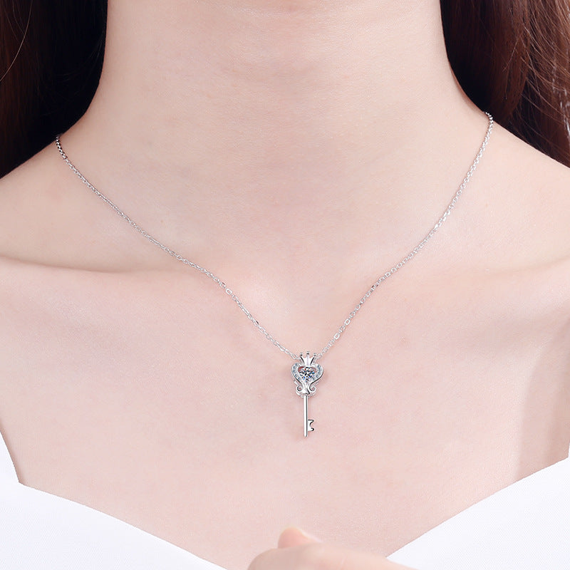 Helia Pavé Princess Key Round 0.3 Carat Moissanite Dancing Necklace — Moisza