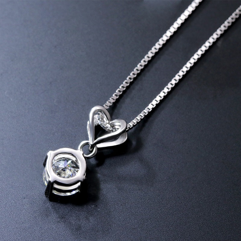 Moissanite Necklace Heart-Shaped Bail 1ct Solitaire S925 White Gold Plated Gift for Her, Gift for Girlfriend, girl, Gift for Women, Gift for Mother, Mom, Mum, gift for wife, for lover, Birthday, Valentine’s Day, Mother’s Day, GRA Certificate, free gift box 