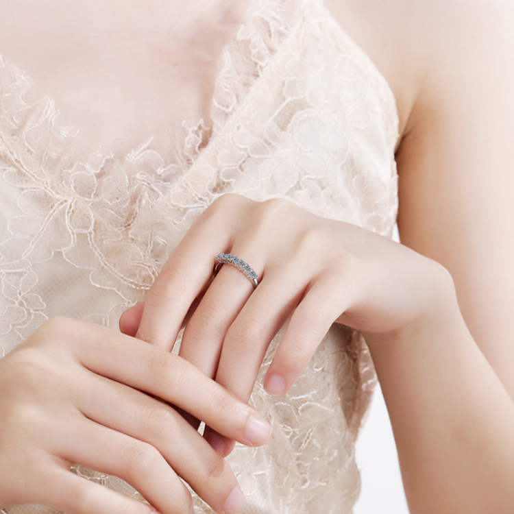 Selene Stackable Seven-Stone Moissanite Wedding Band — Moisza