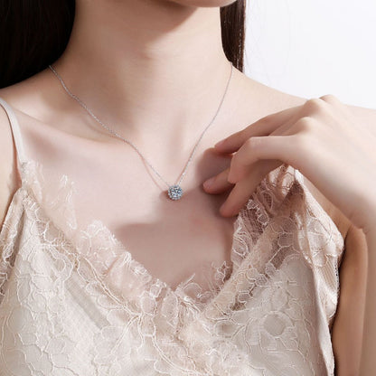 Flower-shaped Halo Moissanite S925 necklace 1/3ct D VVS1 Moissanite, gift for her, gift for girlfriend, girl, gift for Women, gift for mother, mom, mum, gift for wife, for lover, Birthday, Valentine’s Day, Mother’s Day, GRA Certificate, free gift box